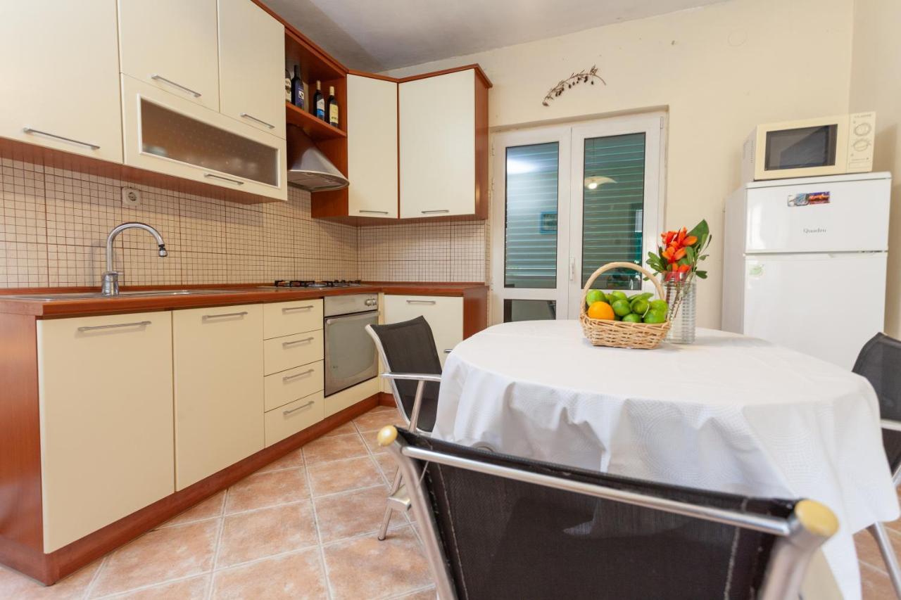 Sea And Lemon Tree Apartment Drasnice Luaran gambar
